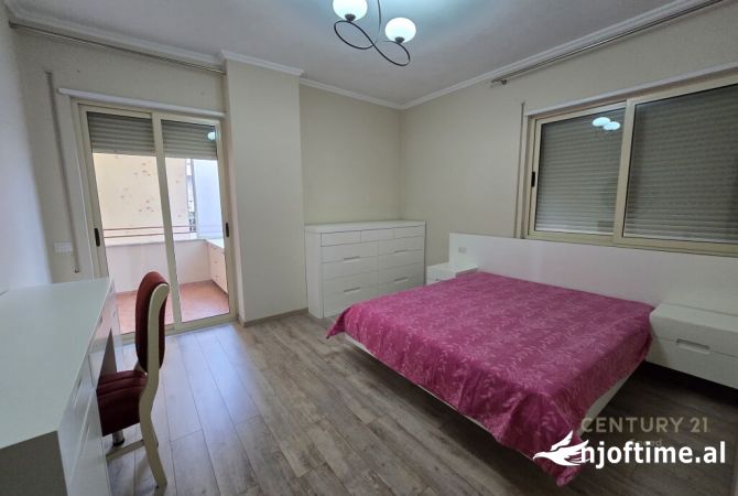Shtepi ne shitje Apartament ne Tirane, 2+1, Mobilimi E mobiluar, Pagesa 125,000  Euro.