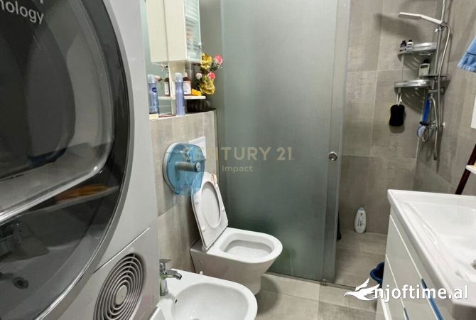 Shtepi ne shitje Apartament ne Tirane, 2+1, Mobilimi E mobiluar, Pagesa 145,000  Euro.