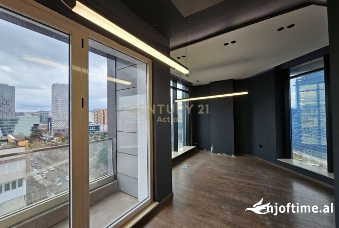 JAPIM ZYRE PER QIRA,RRUGA E BARRIKADAVE TURDIU CENTER! 1,400 Euro /Muaj