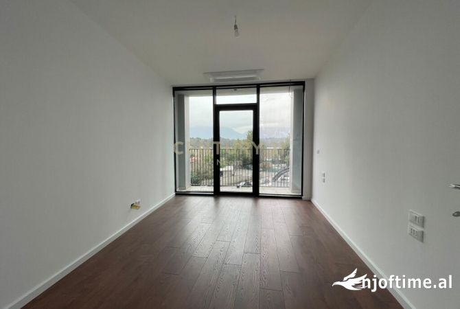 Ambient biznesi me qera 3+1 ne Tirane - 1,350 Euro