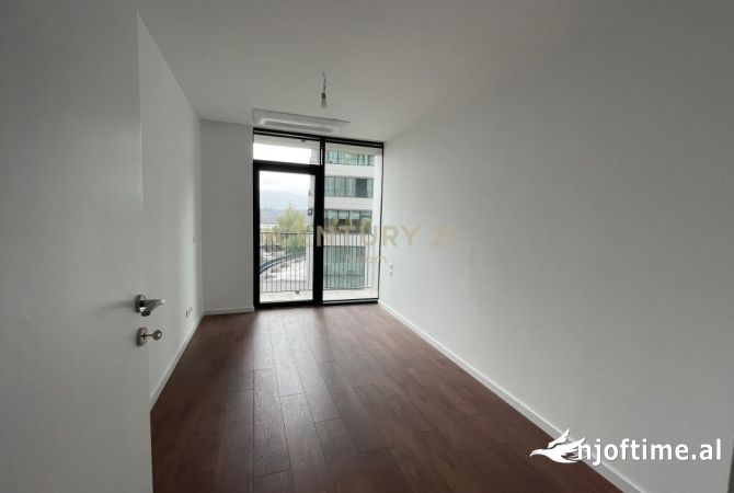 Ambient biznesi me qera 3+1 ne Tirane - 1,350 Euro
