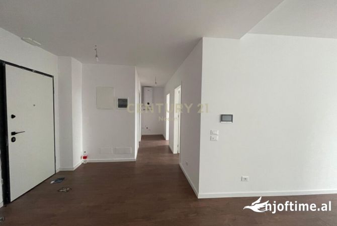 Ambient biznesi me qera 3+1 ne Tirane - 1,350 Euro