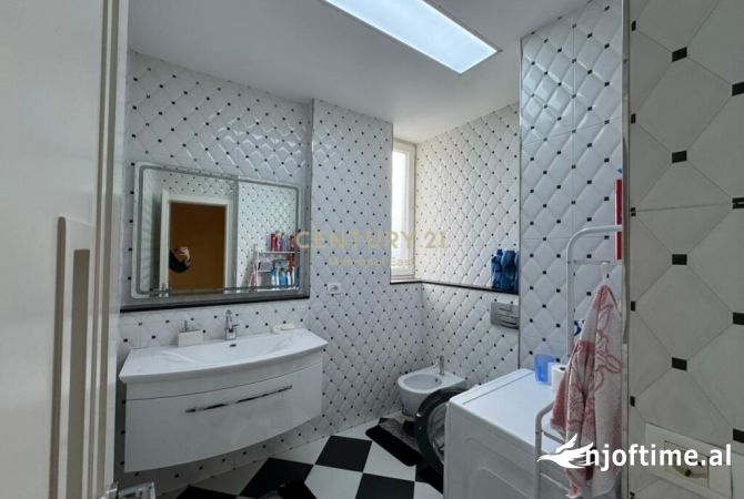 Shtepi me qera Apartament ne Tirane, 2+1, Mobilimi E mobiluar, Pagesa 750  Euro.