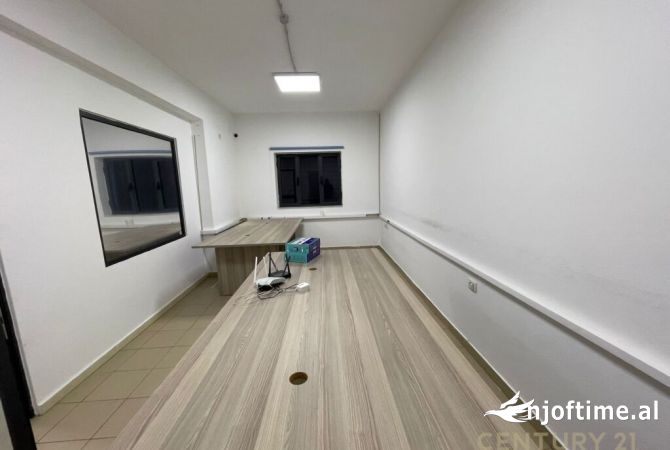 Ambient biznesi me qera 3+1 ne Tirane - 900 Euro