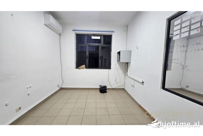 Sheshi Avni Rustemi jepet me qera ambient komercial