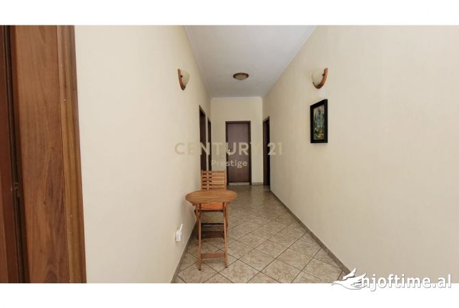 Shtepi me qera Apartament ne Tirane, 3+1, Mobilimi E mobiluar, Pagesa 750  Euro.