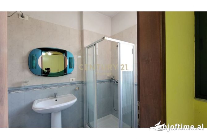 Shtepi me qera Apartament ne Tirane, 3+1, Mobilimi E mobiluar, Pagesa 750  Euro.