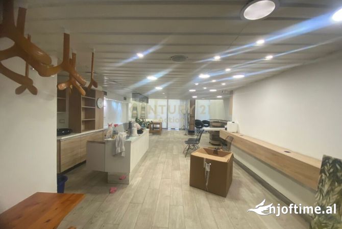 Ambient biznesi me qera 1+1 ne Tirane - 1,150 Euro