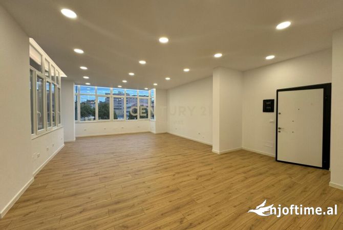 Ambient biznesi me qera 3+1 ne Tirane - 1,400 Dollar