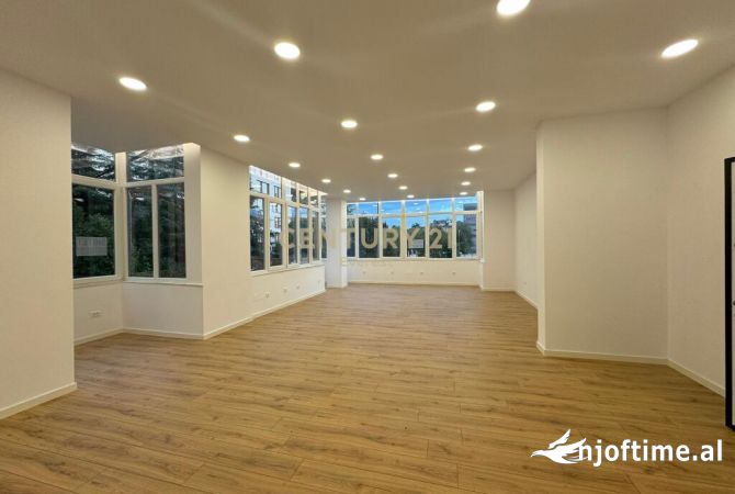 Ambient biznesi me qera 3+1 ne Tirane - 1,400 Dollar