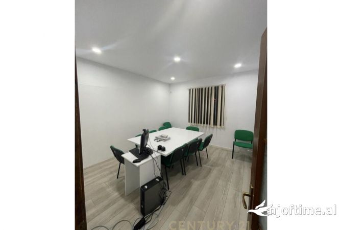 Ambient biznesi me qera 3+1 ne Tirane - 700 Euro