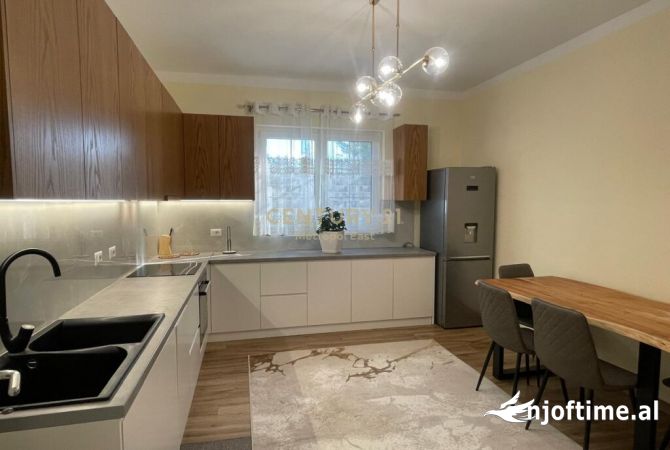 Shtepi me qera 3+1 ne Tirane - 1,200 Euro