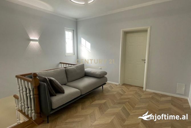 Shtepi me qera Vila Luksoze ne Tirane, 3+1, Mobilimi E mobiluar, Pagesa 1,200  Euro.