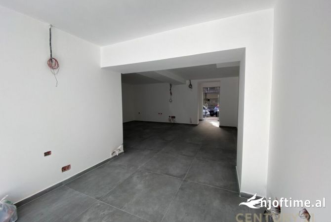 Ambient biznesi me qera 1+1 ne Tirane - 2,500 Euro