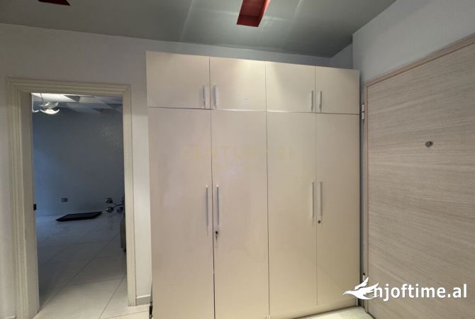 JAPIM ME QIRA AMBIENT PER ZYRA PRANE MYSLYM SHYRIT!