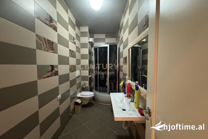 JAPIM ME QIRA AMBIENT PER ZYRA PRANE MYSLYM SHYRIT!