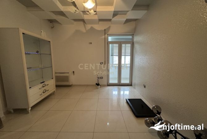 JAPIM ME QIRA AMBIENT PER ZYRA PRANE MYSLYM SHYRIT!