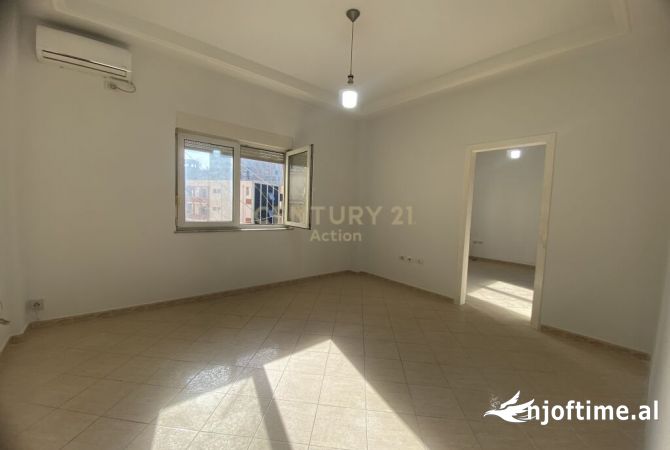 Ambient biznesi me qera 3+1 ne Tirane - 800 Euro