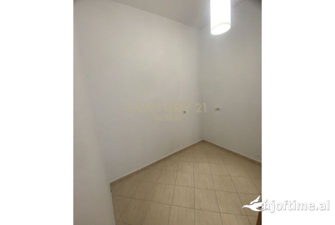 Ambient biznesi me qera 3+1 ne Tirane - 800 Euro