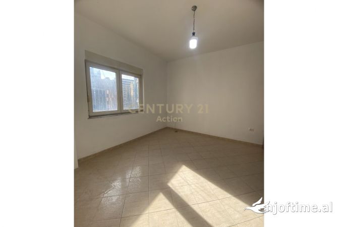Ambient biznesi me qera 3+1 ne Tirane - 800 Euro