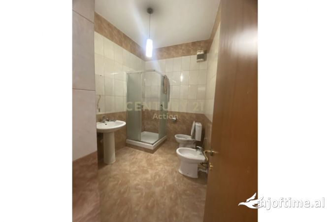 Jepet me qira apartment tek Ambasada Amerikane, per aktivitet biznesi.