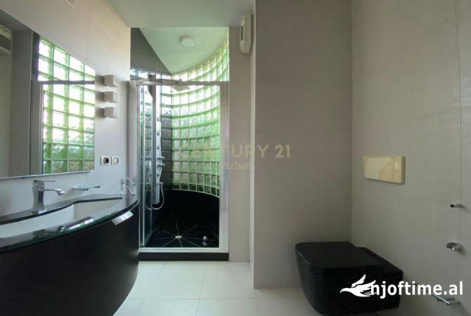 Shtepi me qera Apartament ne Tirane, 3+1, Mobilimi E mobiluar, Pagesa 2,500  Euro.