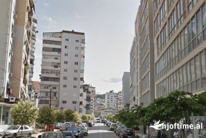 Ambient biznesi me qera 3+1 ne Tirane - 2,570 Euro