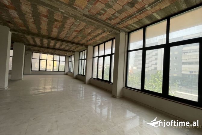 Ambient biznesi me qera 3+1 ne Tirane - 6,000 Euro