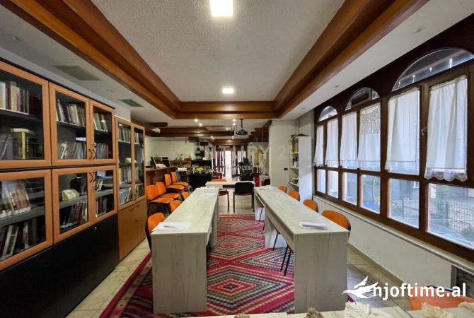 Ambient biznesi me qera 3+1 ne Tirane - 800 Euro