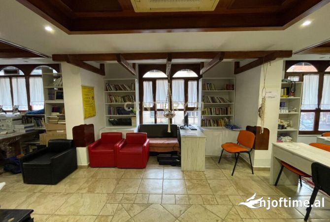 Ambient biznesi me qera 3+1 ne Tirane - 800 Euro