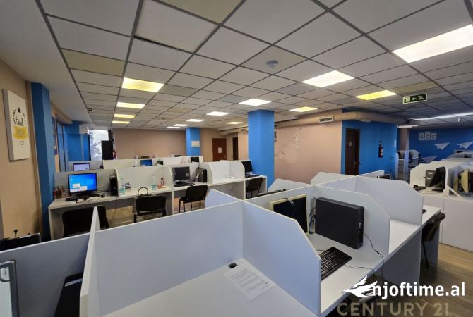 Ambient zyrash per qira ne hyrje te rruges se Dibres! 