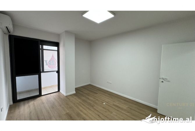 Ambient biznesi me qera 3+1 ne Tirane - 1,300 Euro
