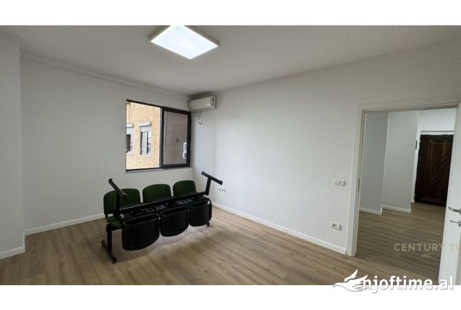Ambient biznesi me qera 3+1 ne Tirane - 1,300 Euro