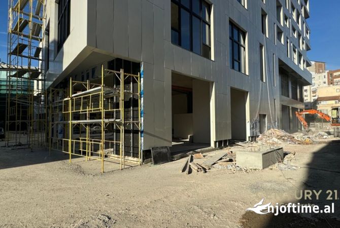 Ambient biznesi me qera 2+1 ne Tirane - 3,100 Euro