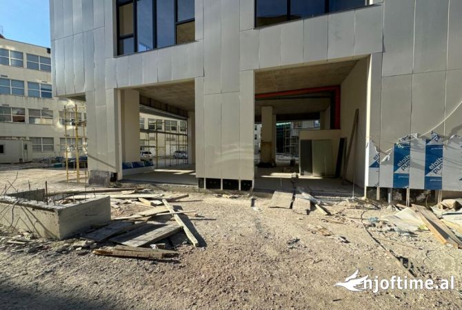 Ambient biznesi me qera 2+1 ne Tirane - 3,100 Euro