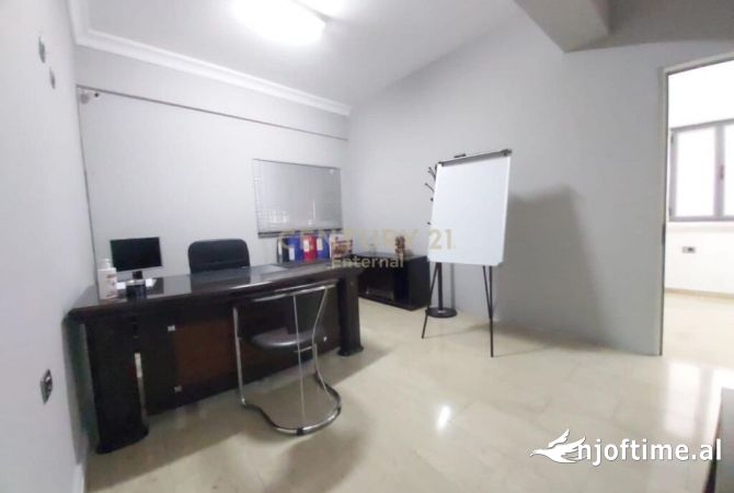 Ambient Komercial per qira ne Qender te Tiranes