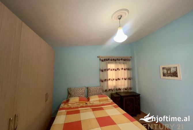 Shtepi ne shitje Apartament ne Tirane, 3+1, Mobilimi E mobiluar, Pagesa 125,000  Euro.