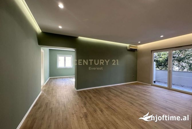 Ambient biznesi me qera 3+1 ne Tirane - 600 Euro