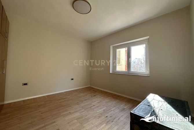 Ambient biznesi me qera 3+1 ne Tirane - 600 Euro