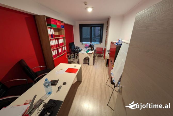 Ambient biznesi me qera 3+1 ne Tirane - 2,500 Euro