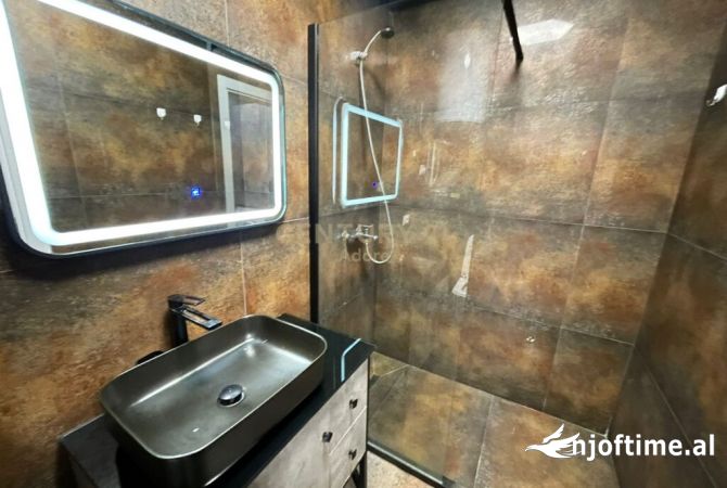 Shtepi me qera Apartament ne Tirane, 2+1, Mobilimi E mobiluar, Pagesa 900  Euro.