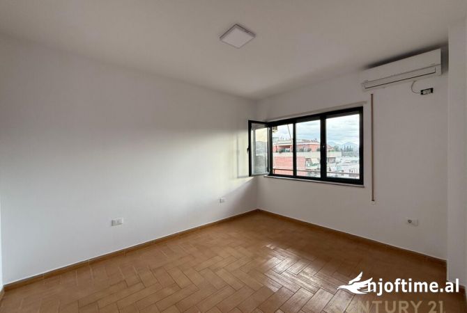 Ambient biznesi me qera 3+1 ne Tirane - 2,500 Euro