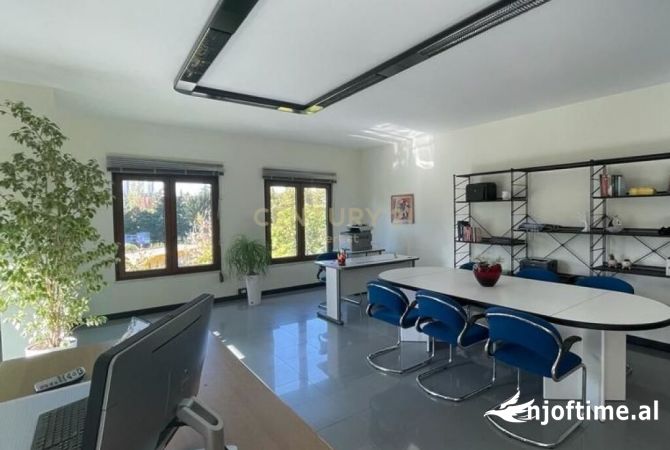 Ambient biznesi me qera 3+1 ne Tirane - 1,000 Euro