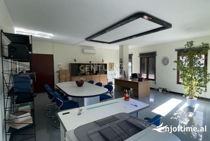 Ambient biznesi me qera 3+1 ne Tirane - 1,000 Euro