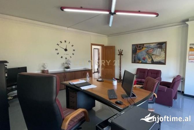 Ambient biznesi me qera 3+1 ne Tirane - 1,000 Euro