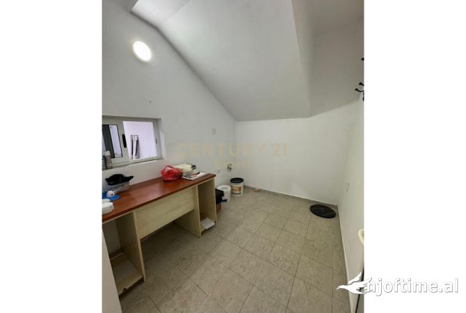 Ambient biznesi me qera 3+1 ne Tirane - 700 Euro