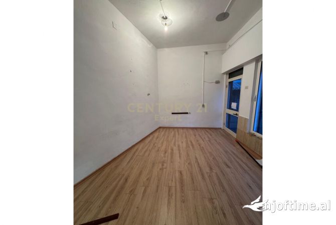 Ambient biznesi me qera 3+1 ne Tirane - 450 Euro