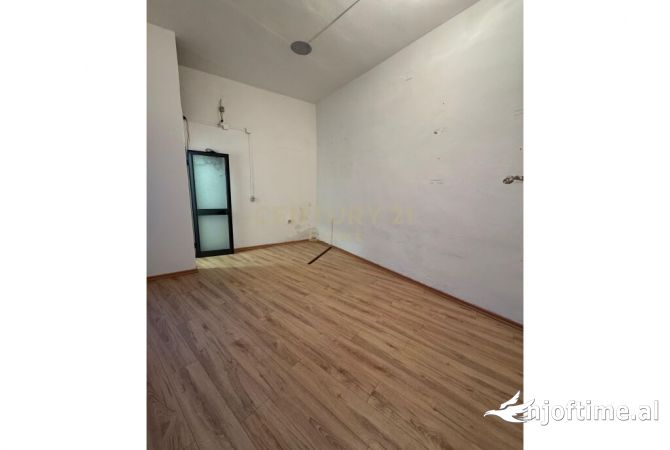 Ambient biznesi me qera 3+1 ne Tirane - 450 Euro