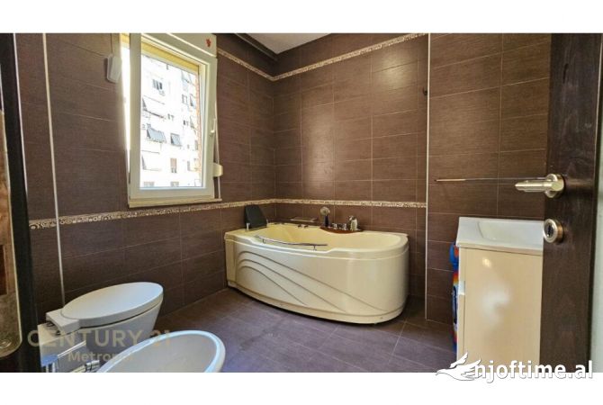 Shtepi me qera Apartament ne Tirane, 2+1, Mobilimi E mobiluar, Pagesa 800  Euro.