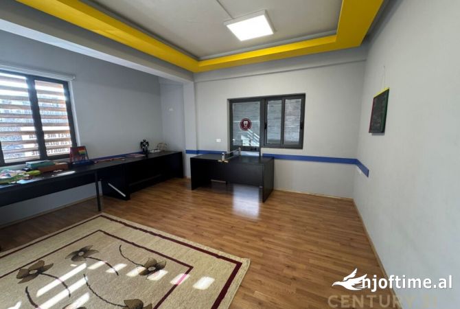 Ambient biznesi me qera 3+1 ne Tirane - 650 Euro